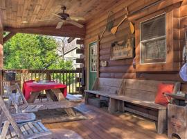 Cozy Log Cabin Retreat Steps to Lake Lure and Beach, hotel din Lake Lure
