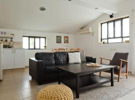 Judith's Place - Stylish Apartments, hotel malapit sa Zoological Center Tel Aviv Ramat Gan - Safari, Ramat Gan