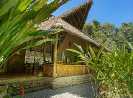 Esquinas Rainforest Lodge: Golfito şehrinde bir otoparklı otel