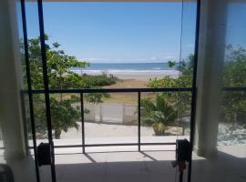 AbeQuar apartamentos beira-mar para temporada, hotel in Itanhaém