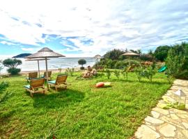Beachfront Elena Villa with mini pool and spa, מלון בוסיליקוס