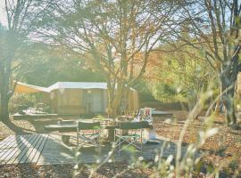 LOOF Tiny House Camp, hotel near Lake Shojiko, Fuefuki