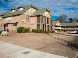 Victorian Inn & Suites