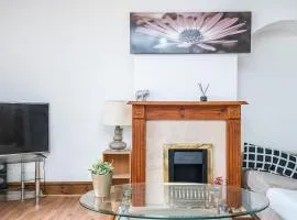 Spacious Dagenham 4Bedroom House with Parking