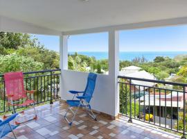 Maison de 2 chambres avec vue sur la mer jardin amenage et wifi a Sainte Rose a 2 km de la plage，聖羅絲的度假屋