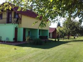 Chatky a apartmány Pod starým orechom - camp, hotel i Veľký Meder