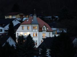 Villa Waldfrieden - Gästehaus zum Jugendstilhotel, hotel in Annweiler am Trifels