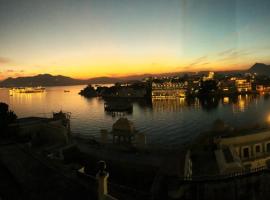 Hotel The Tiger, hotel en Udaipur
