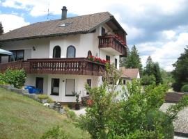 Ferienwohnung Haus Finkbeiner, hotel s parkiriščem v mestu Kniebis