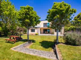La Casa Al Mare - Golden Bay Beach House, feriebolig i Tasman