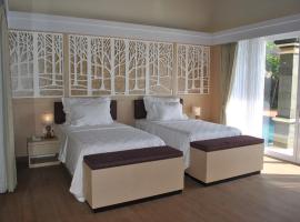 Room in Villa - Kori Maharani Villas - Suite Lagoon 5, hotel em Siyut