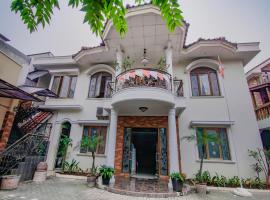 Hotel O Gayatri Residence, hotel near Halim Perdanakusuma Airport - HLP, Jakarta