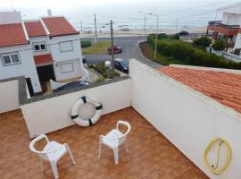 아 두스 쿠냐두스에 위치한 홀리데이 홈 5 bedrooms house at A dos Cunhados 50 m away from the beach with sea view enclosed garden and wifi