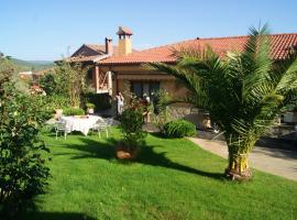3 bedrooms house with terrace and wifi at Sotoserrano, hotel in Sotoserrano