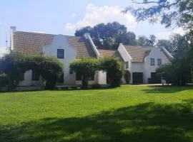 Rural feeling Self Catering Next door to Sandton