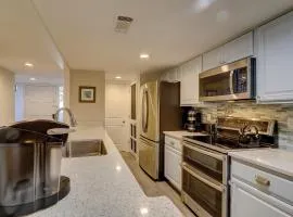 Luxury Updated New Kitchen New Floors, New TVs, Bikes & Beach Gear included