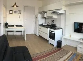 609-Apartamento Decorado Encantador, mobiliado, amplo com 1 vaga de garagem, excelente localização no Rebouças