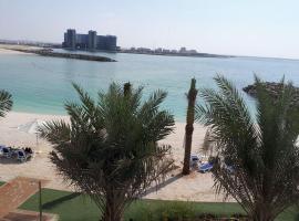 2 Bedroom Deluxe Beach Apartment Al Marjan – hotel w mieście Ras al-Chajma