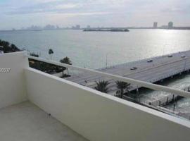 Fantastic Studio with Incredible Bay Views, apartment in Miami Beach
