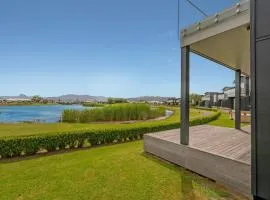 Lakeside Villa Retreat - Matarangi Downstairs Unit