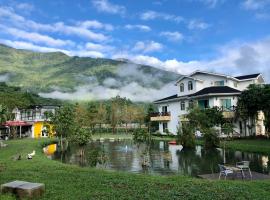 Tree Lake B&B Hualien, hotel con parking en Shuhu