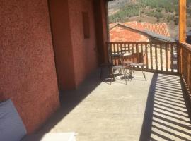 4 bedrooms apartement with city view furnished terrace and wifi at Bellver de Cerdanya, hotel a Bellver de Cerdanya