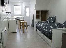 Deux studios centre village Loft ou cosy Studio-Cosy, φθηνό ξενοδοχείο σε Brouckerque