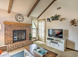 Shawnee Condo Less Than 10 Mi to Downtown Kansas City!, sewaan penginapan di Shawnee