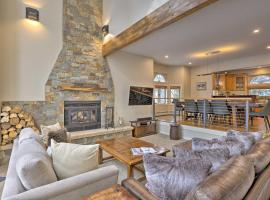Townhome ~ 4 Mi to Beaver Creek & 8 Mi to Vail!, hótel í Avon