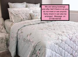 Flat 1 - Entire Modern Studio with en-suite and free Parking close to QMC, City centre & Notts Uni, hotel v destinaci Nottingham