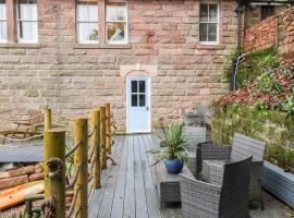 Horton Lodge Boathouse, pet-friendly hotel in Leek