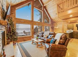Contemporary ADK 5 Bedroom Chalet on Schroon, hotel em Schroon Lake