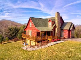 Spacious Mountain-View Manor with Easy River Access!, hotell med parkering i Piney Creek