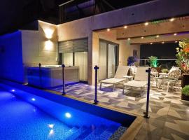 Luxury Rooftop Apartment in Netanya, luxury hotel in Netanya