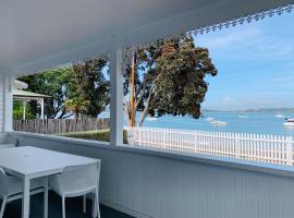 9 The Strand, holiday rental in Russell