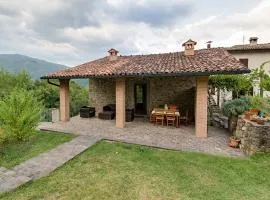 Comfortable house with pool in Castelnuovo di Garfagnana
