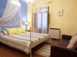 4 bedrooms house with terrace and wifi at Robledillo de Gata, vikendica u gradu 'Robledillo de Gata'