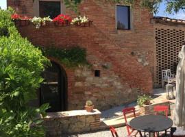 One bedroom house with shared pool enclosed garden and wifi at Trequanda, hotel in Trequanda