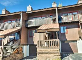 SKI IN, WALK OUT! The perfect mountain retreat!, Hotel in Crested Butte