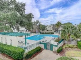 Luxury Updated 3 BR Stoney Creek Condo Harbourtown Bikes & Beach Gear included