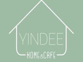 Yindee Home & Cafe、ナーンの駐車場付きホテル