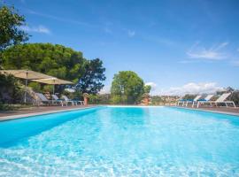 Villa campagne à Calvi piscine chauffée vue mer proche plage et centre, ξενοδοχείο στο Καλβί