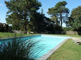 Villa Revello - Luxury with pool, hotel di Southampton