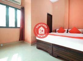 Vaccinated Staff- OYO 69504 Celebrations Hotel, hotel u gradu Dehradun