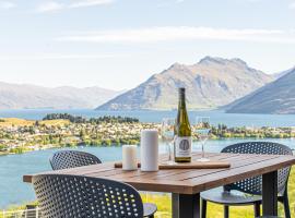 Queenstown Lake and Mountain View Retreat Free Wifi Free Street Parking, hotel in Queenstown