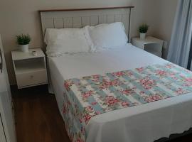 Apartamento inteiro e completo em Tijucas moderno e confortável, hotel in Tijucas