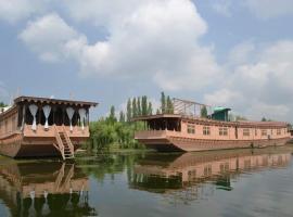 Wangnoo Heritage Houseboats, hotel di Srinagar
