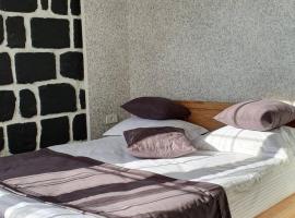 JINJOTEL Gyumri, отель типа «постель и завтрак» в Гюмри