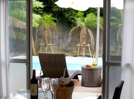 Pool Villa Sesoko jima, hotel met zwembaden in Motobu