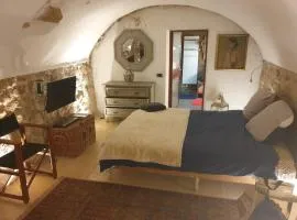 la villageoise, chambre troglodyte pitoresque au cœur du village